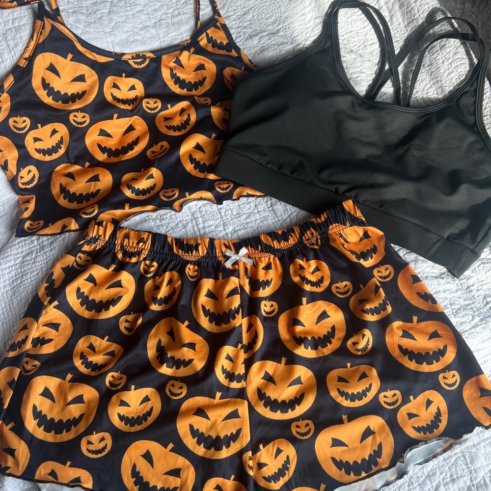 Spooky Pumpkin Jack-o-Lantern shortie PJs and yoga bra, NWOT, Large (8/10)